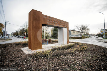 pomnik z cortenu formy architektoniczne z cortenu